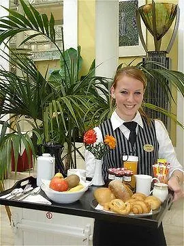 Centre Hotel 3*
